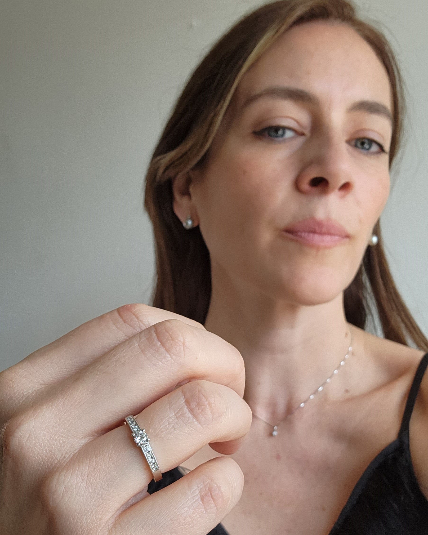 Anillo Clásico DV Platino y Diamantes