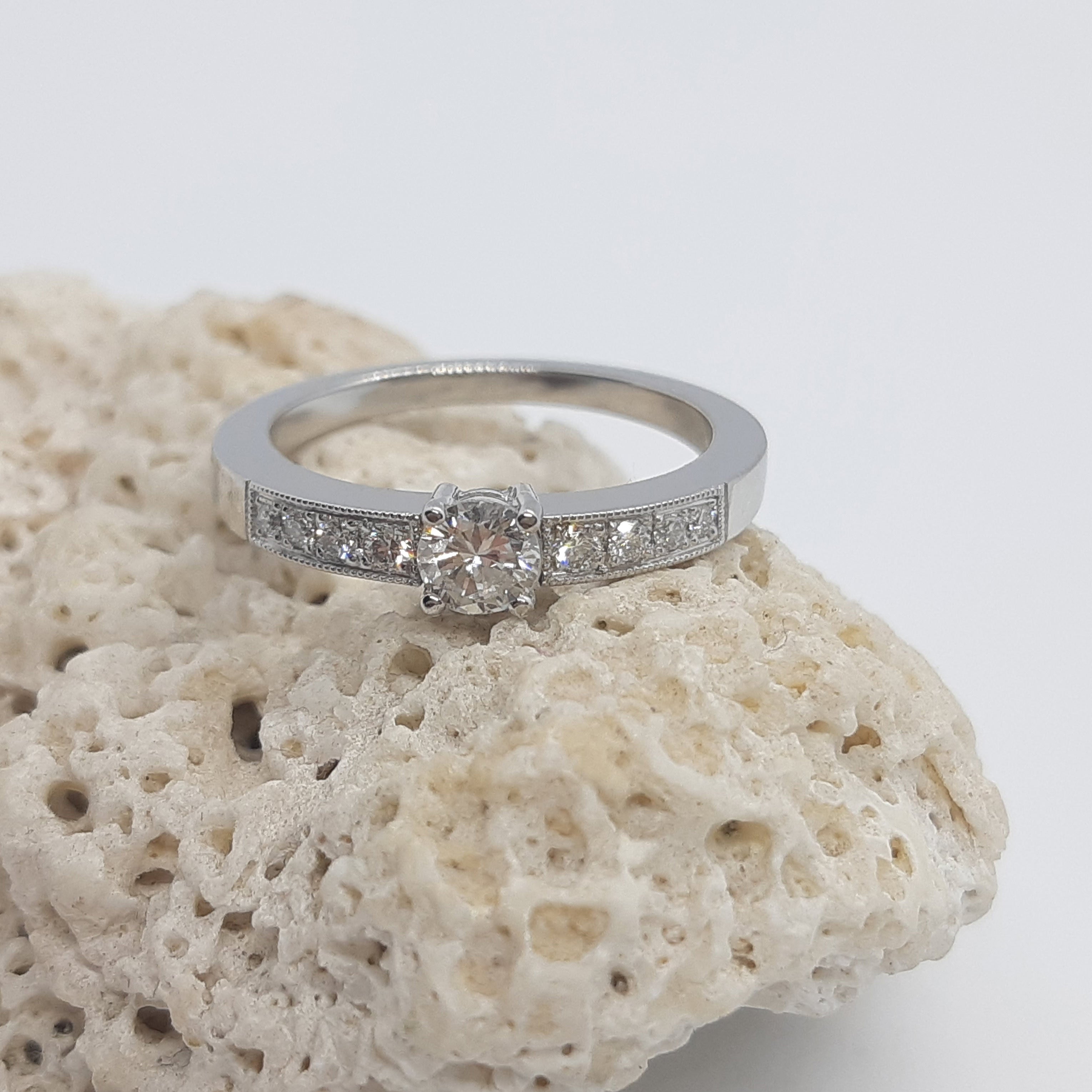 Anillo "40 Años 40 Puntos" Platino